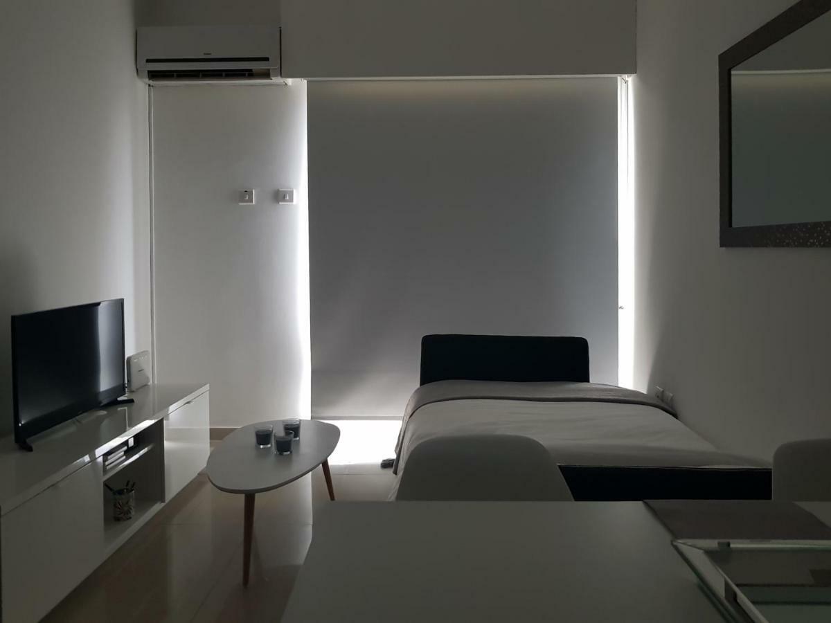 City Pearl - Modern 2 Bed Sea View Apt In City Centre Limassol Exterior foto